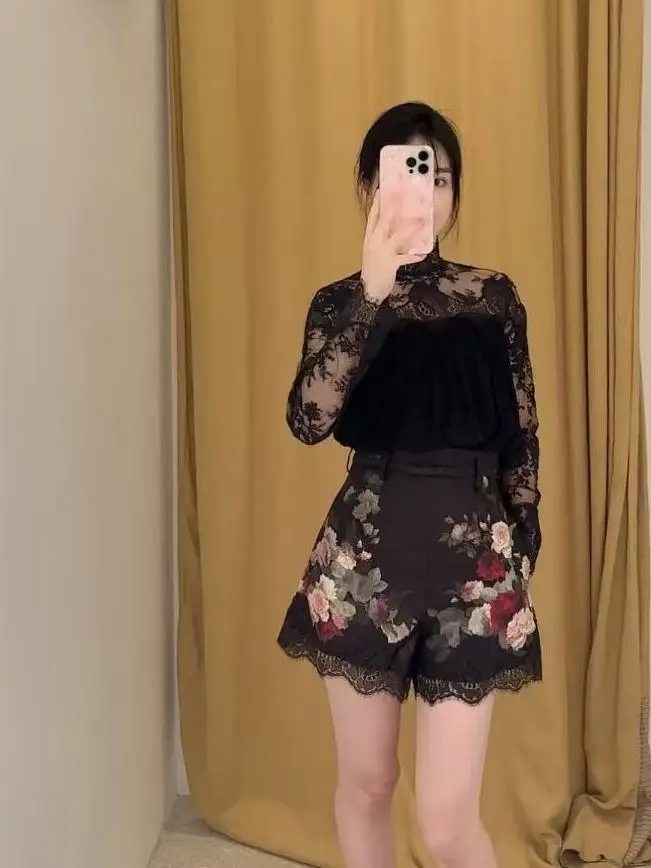 ชุดเซ็ตเสื้อคอสูงแขนยาวผ้าลูกไม้ลายดอกไม้สไตล์หรูหรา คอลเลคชั่นฤดูใบไม้ร่วง-ฤดูหนาว 2025 สำหรับผู้หญิง