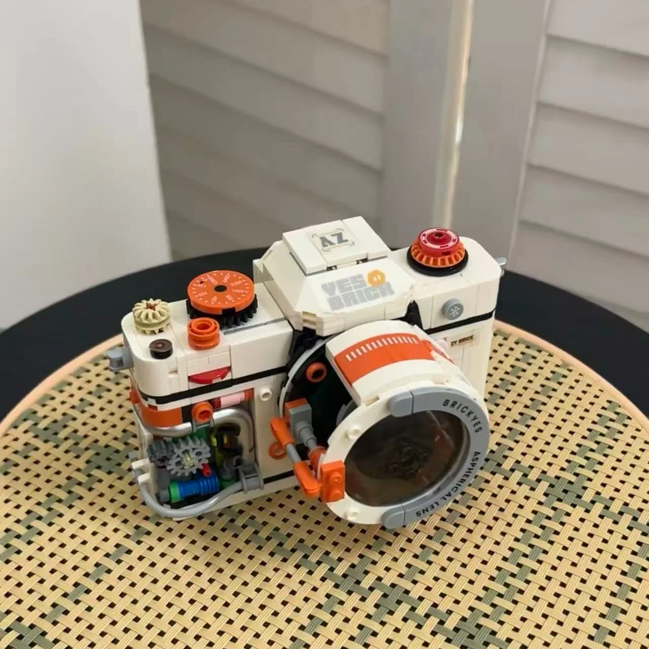 Lebhaftes orangefarbenes Kamera-Bausteinset, kompatibel mit DIY-Modellkameras, kann echte Kameras nachbilden, kreatives Montagespielzeug, geeignet für Sammlung und Ausstellung, nostalgisches Geschenk