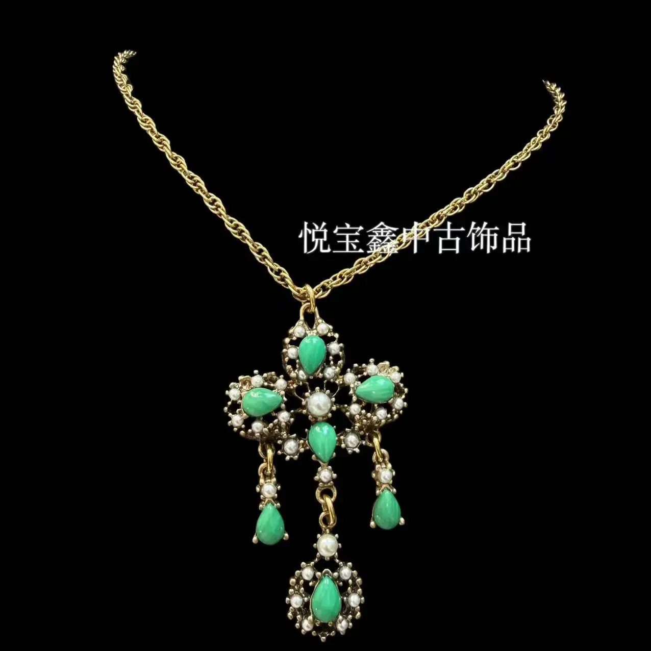 Vintage Aged distress Gold Figurine Green pendant Necklace All-match necklace jewelry Accessory