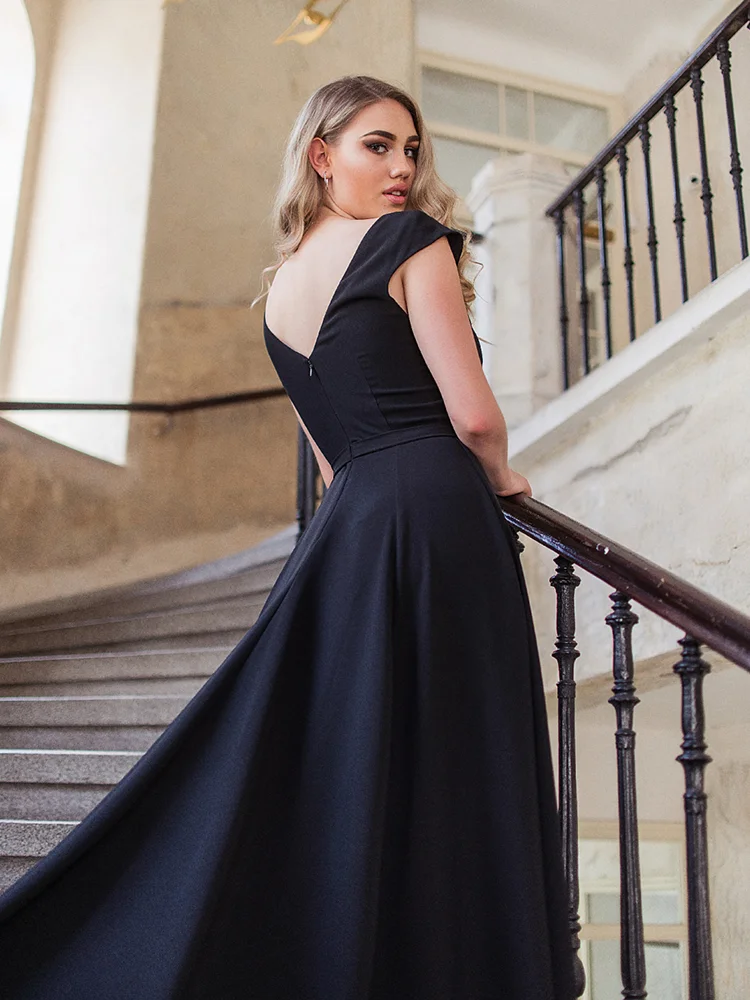 Jirocum Elegant Deep V-Neck Prom Dress A-line Open Back Satin Evening Party Formal Party Evening Gown Simple Black Floor Gowns