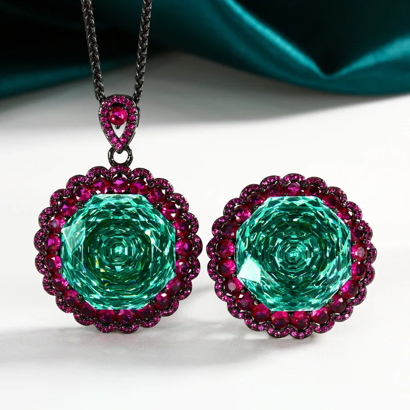 

Luxurious Round Flower Pendant Green Gemstone Jewelry for Women Elegant Design with Pink Accents Fashionable Necklace Ring Gift