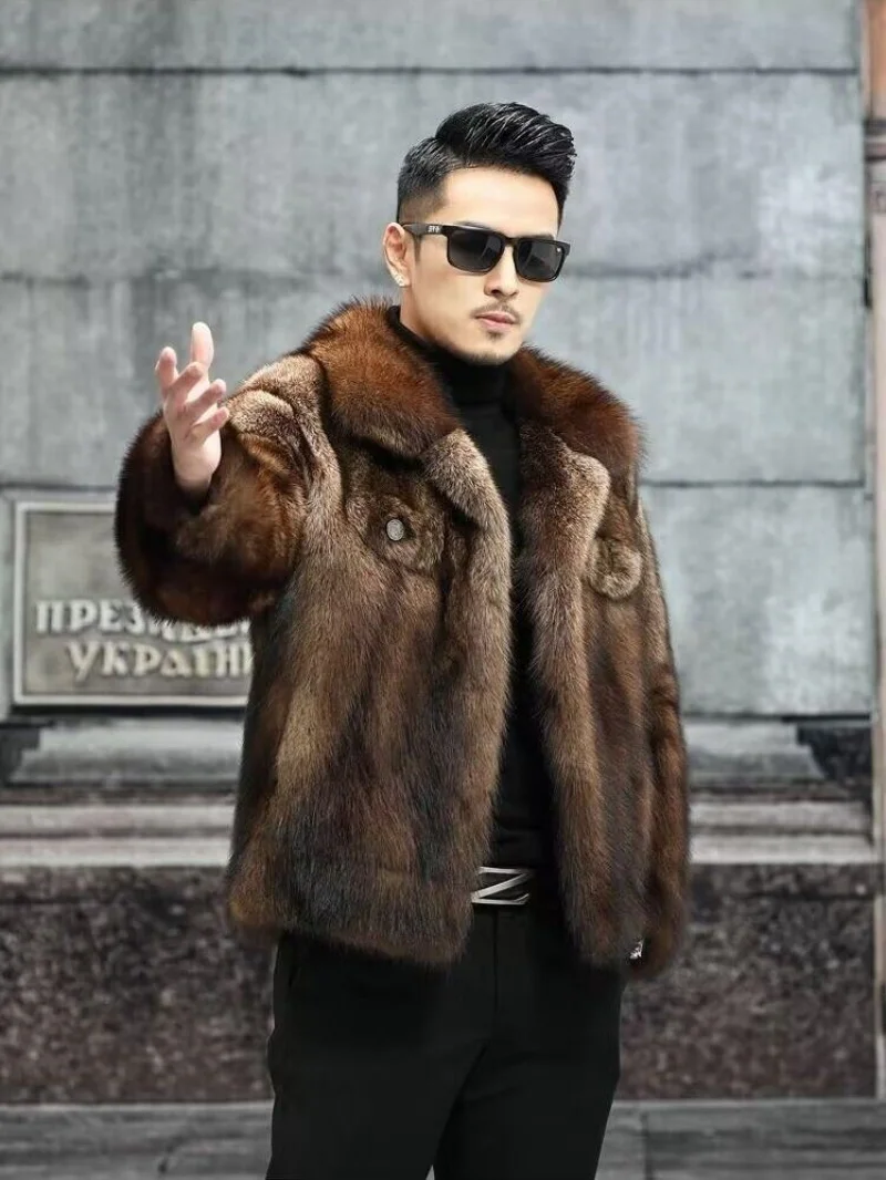 เสื้อโค้ทขนเฟอร์เทียมสำหรับผู้ชายสุดหรู รุ่นใหม่สำหรับฤดูหนาว หนาขึ้นด้วยขนฟ็อกซ์ แจ็คเก็ตแฟชั่นสั้น สวมใส่สบาย ปกเสื้อแบบพับได้