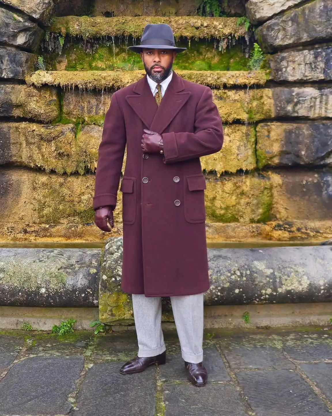 เสื้อโค้ทผู้ชายทรงยาวสำหรับฤดูใบไม้ร่วงและฤดูหนาว ดีไซน์ทันสมัย ปกแหลม กระดุมสองแถว ผ้าผสมขนสัตว์ สั่งตัดได้