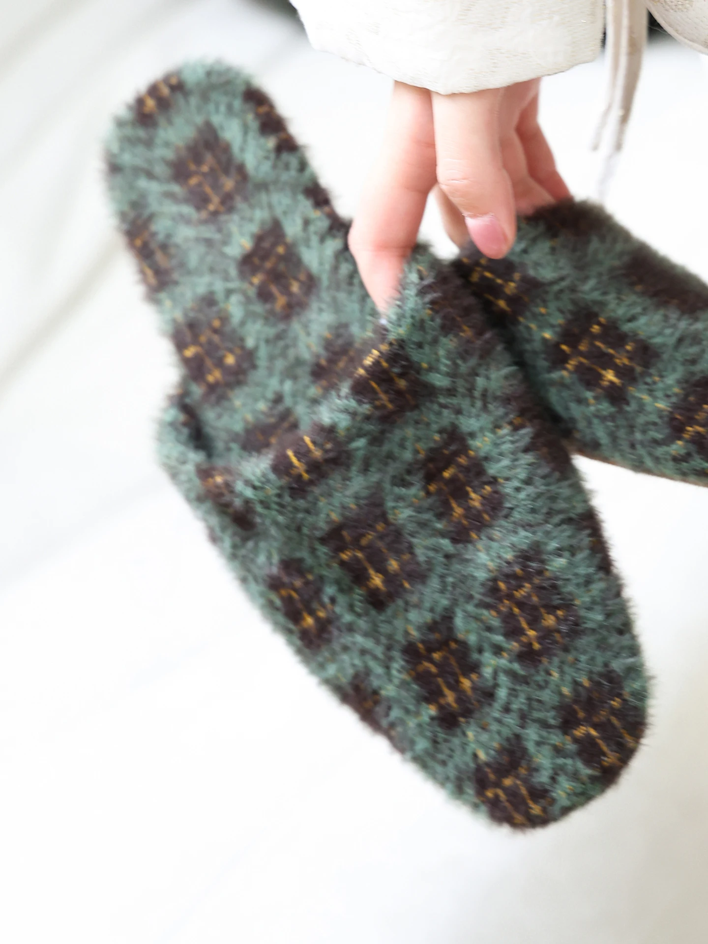 

Нескользящие домашние тапочки Paris Loose Green, весенне-летняя коллекция, мягкие, винтажные, с резиновой подошвой, для молодежи, для дома