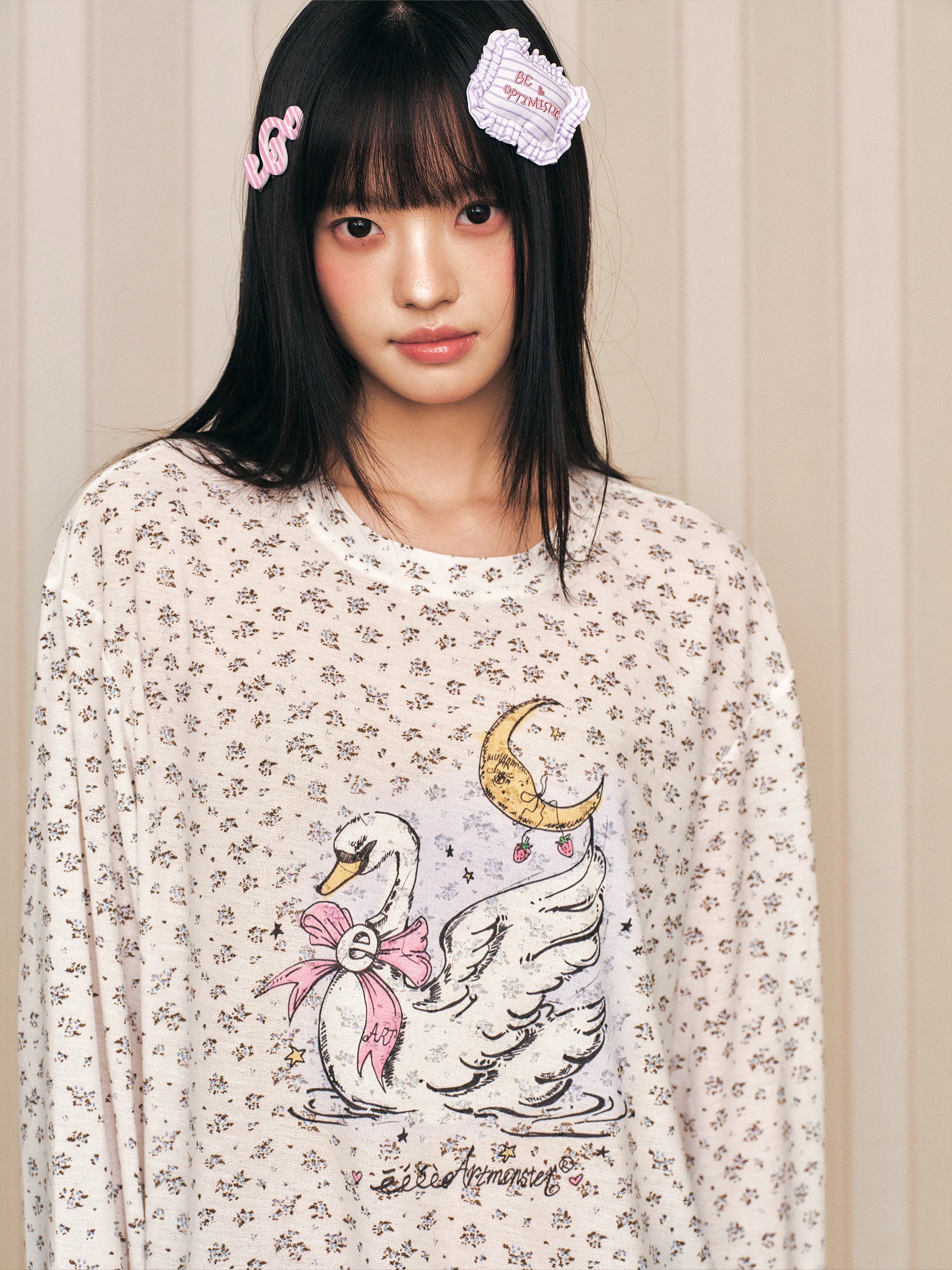 Swan Lake Hand-Drawn Graffiti Print Long Sleeve T-Shirt Women's Sweet Style Base Shirt Cover up Breathable Polyester Blend