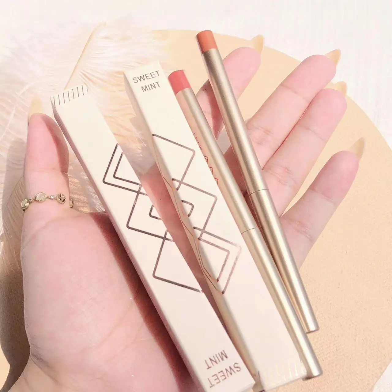 SWEET MINT Lip Liner Matte Trucco duraturo Non facile da macchiare Tazza Contorno Rossetto a forma di labbro