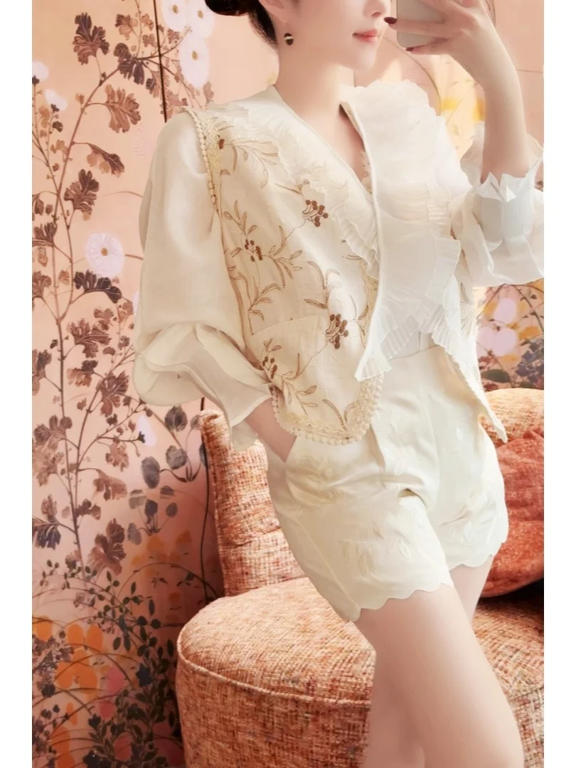 

Elegant Lace Shirt with Delicate Pleats Ultra-light Breathable Silk Women's Fashion Spring Collection Long Sleeve Stand Collar