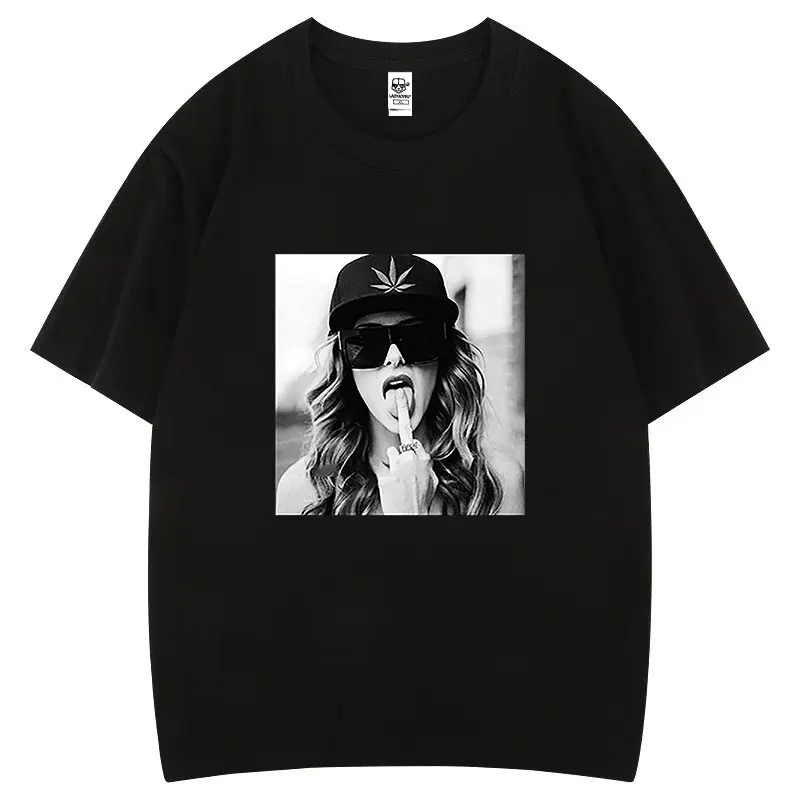 

Sexy Girl Kiss Middle Finger Cool Cotton T Shirt Hip-hop Popular Hipster Streetwear Men Women Short-sleev Fashion Casual Tops