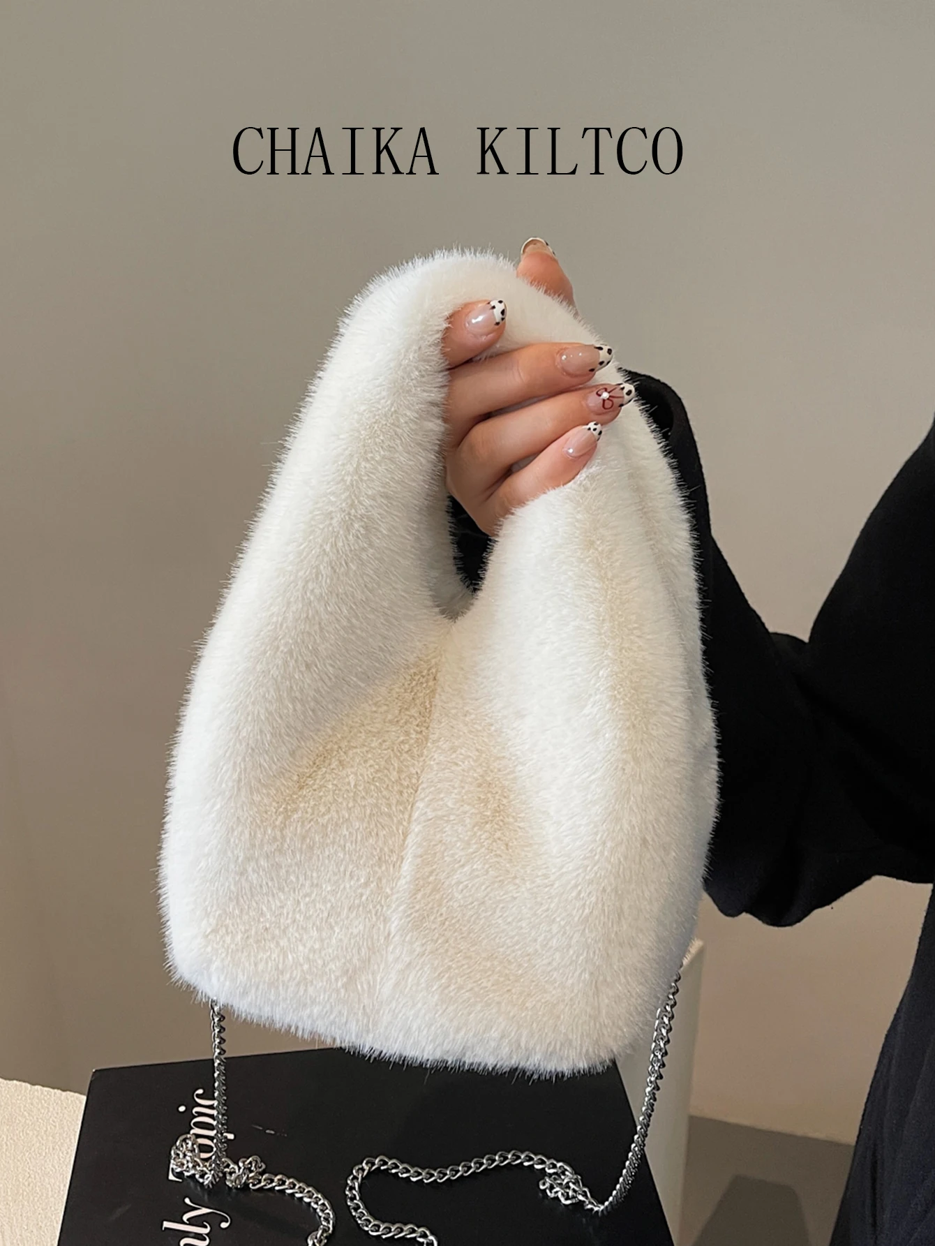 

CHAIKA KILTCO Plush bag for women 2025 new autumn and winter fashion handbag, fashionable chain crossbody bag, bucket bag