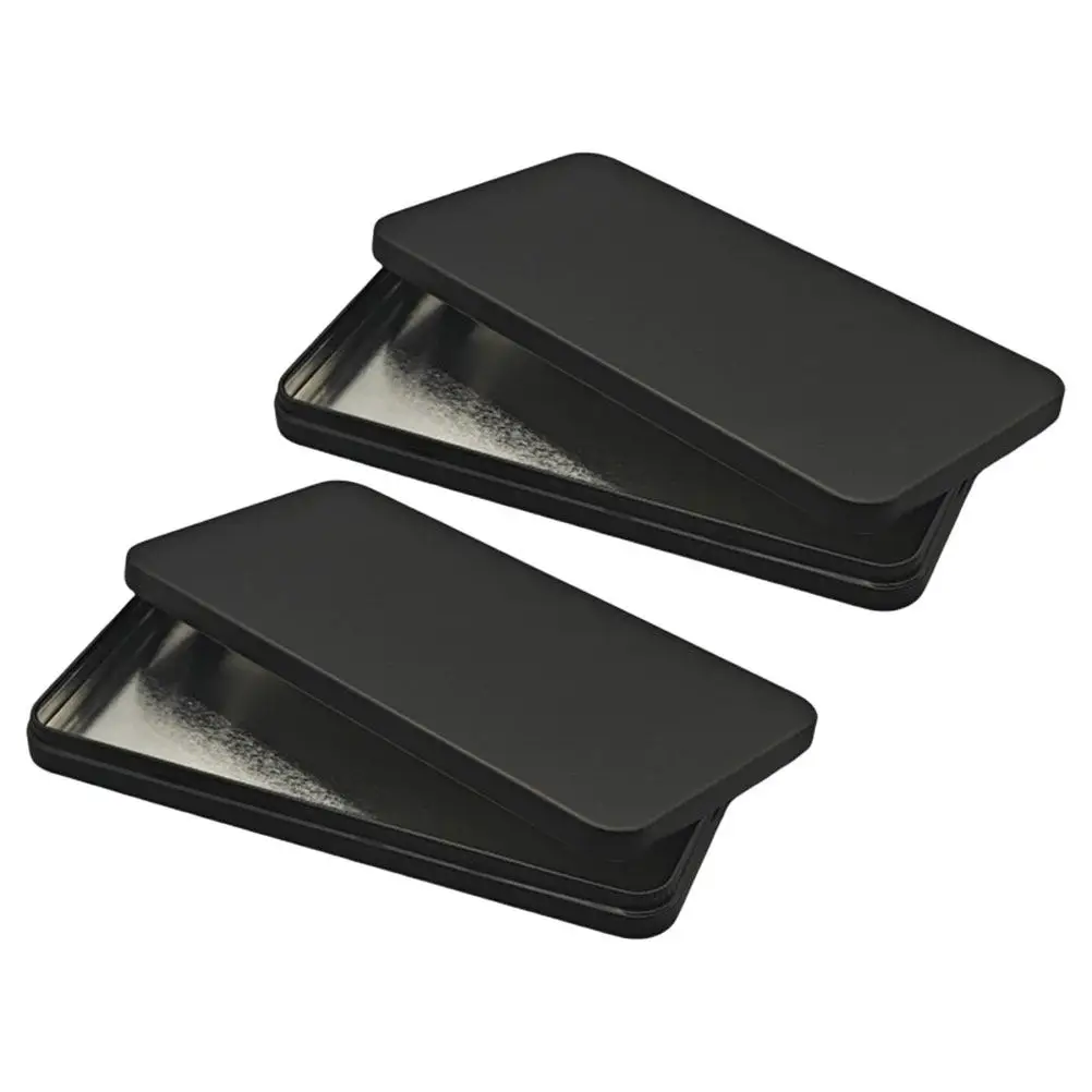 

Набор из 2-х маленьких черных металлических кассовых ящиков с крышкой для хранения денег, монет, билетов, чеков, марок. Легко чистить.