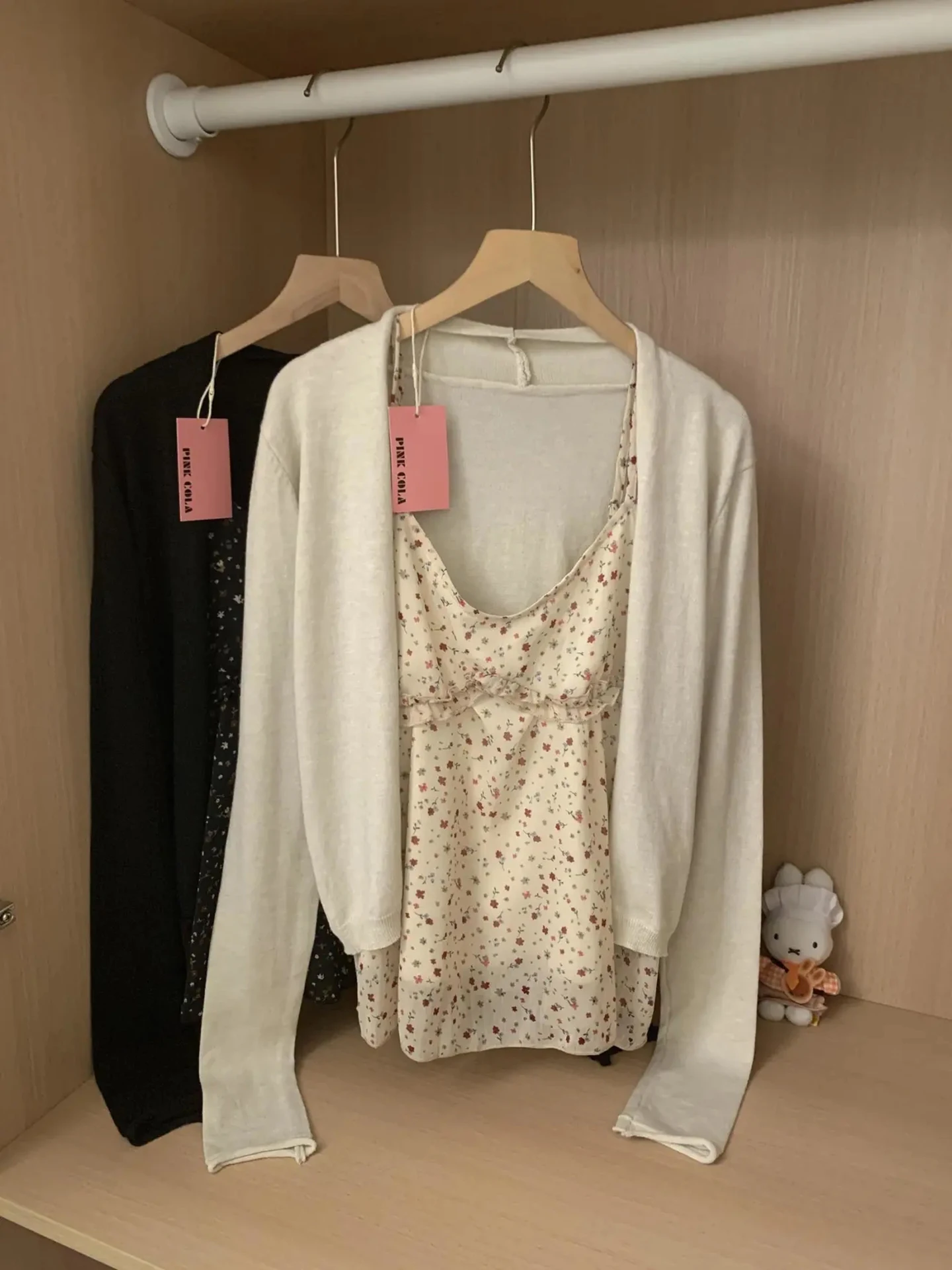 

Korean Style Summer New Arrival Women's Two-Piece Set Light Knitted Open Cardigan Inner Floral Tank Top Set Sunscreen
