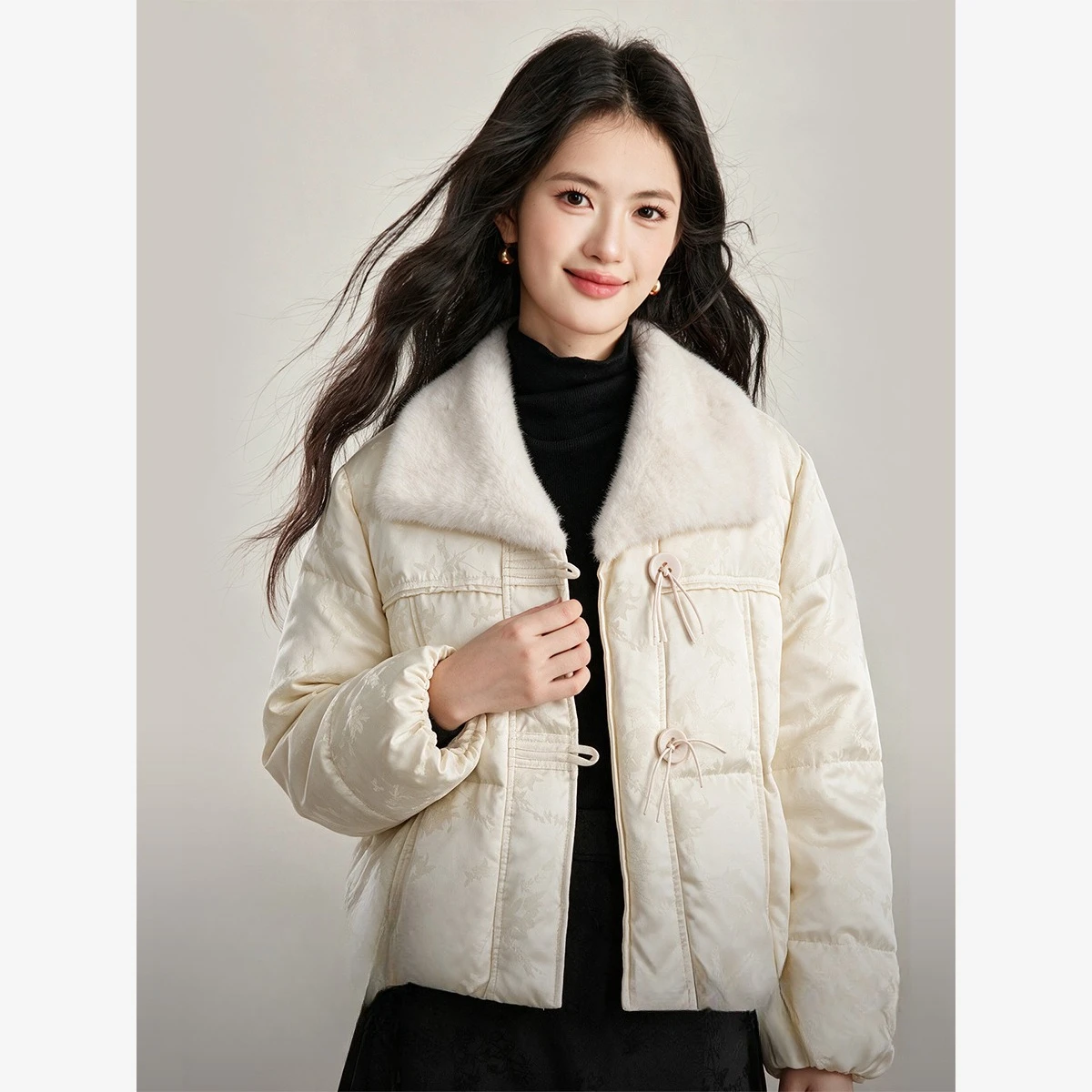 VIMLY Apricot Furry Collar Puffer Coat Women Winter New Chinese Style Elegant Frog Button Jacquard Short Jacket Female 32015