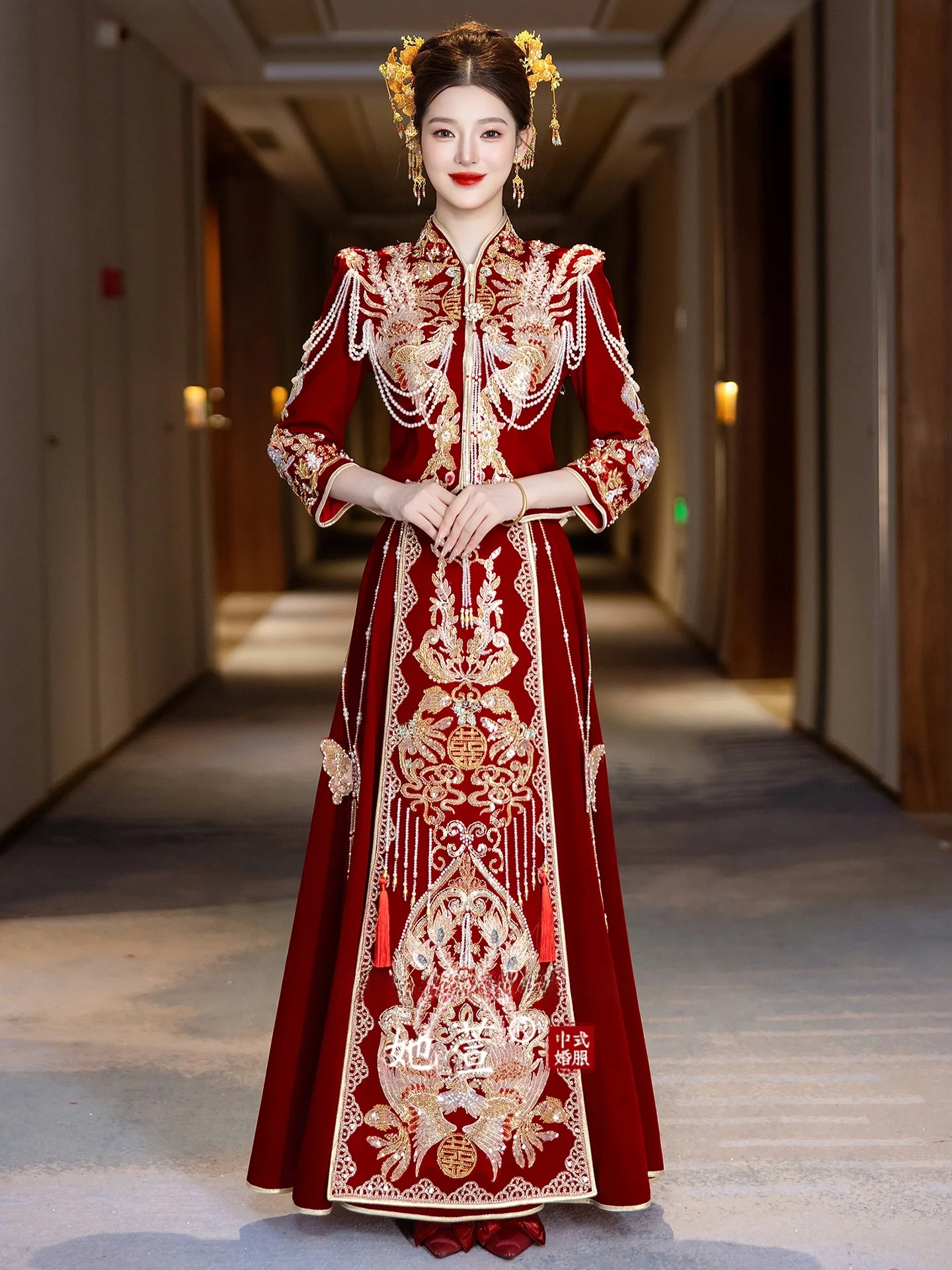 

Новый зимний бархатный китайский свадебный костюм XiuHuo 2025 года: национальный традиционный свадебный наряд для невесты