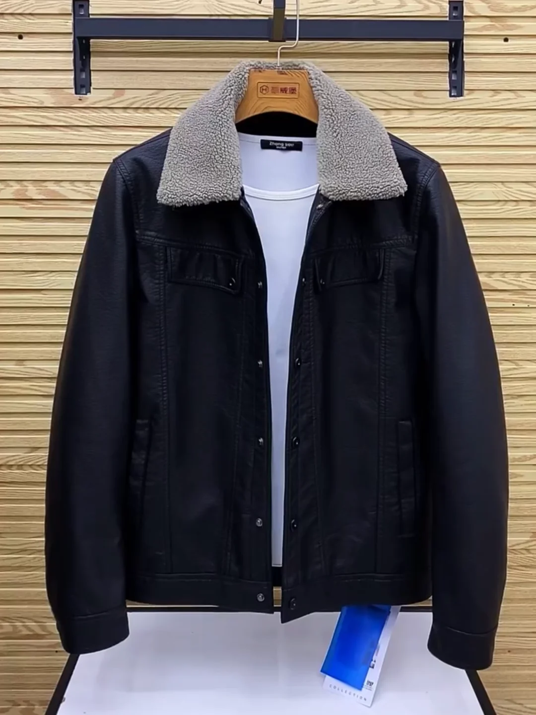 

Men's Faionable Fce Lined PU Leather Jaet Coat Detachable Fur Collar Autumn Winter New Arrival Slim Fit Casual Sle