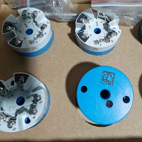 بائع الذهب الجديد E + H TMT72 سلسلة جهاز إرسال درجة الحرارة TMT72-BAA1AABA1 TMT72-AA22AAAA1 TMT72-BAA2AAAA1