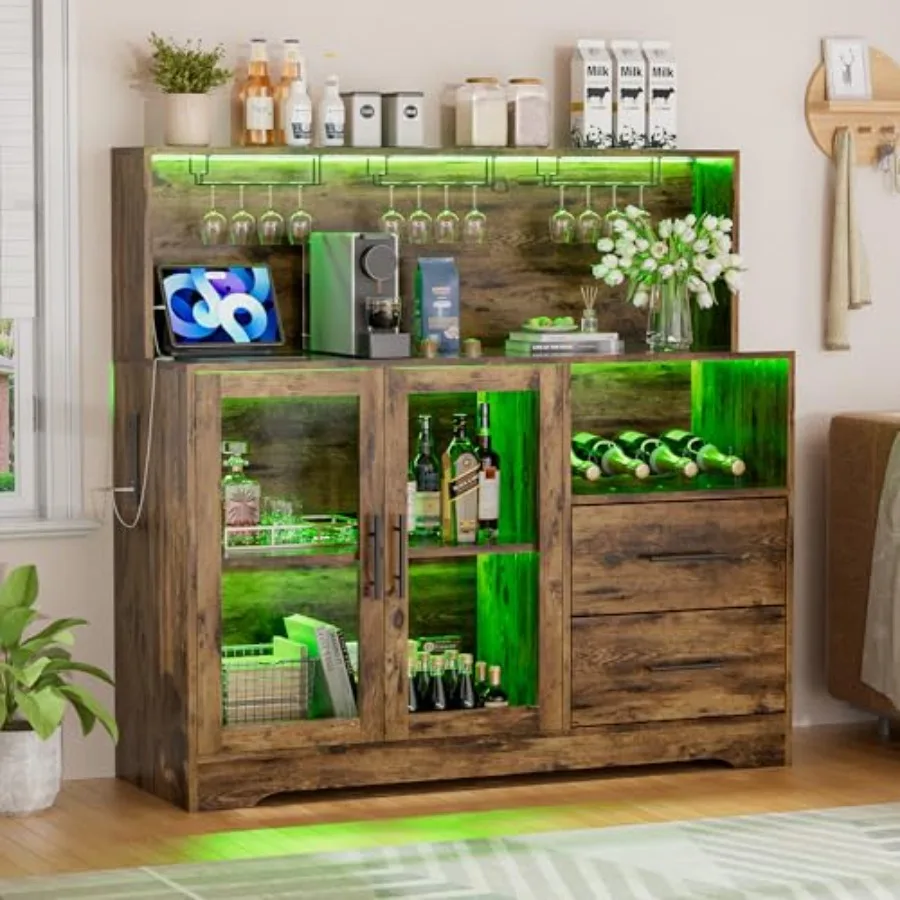 

Современная кофейная станция с RGB LED-подсветкой, регулируемыми светильниками, винным стеллажом, выдвижными ящиками и зарядной станцией для дома