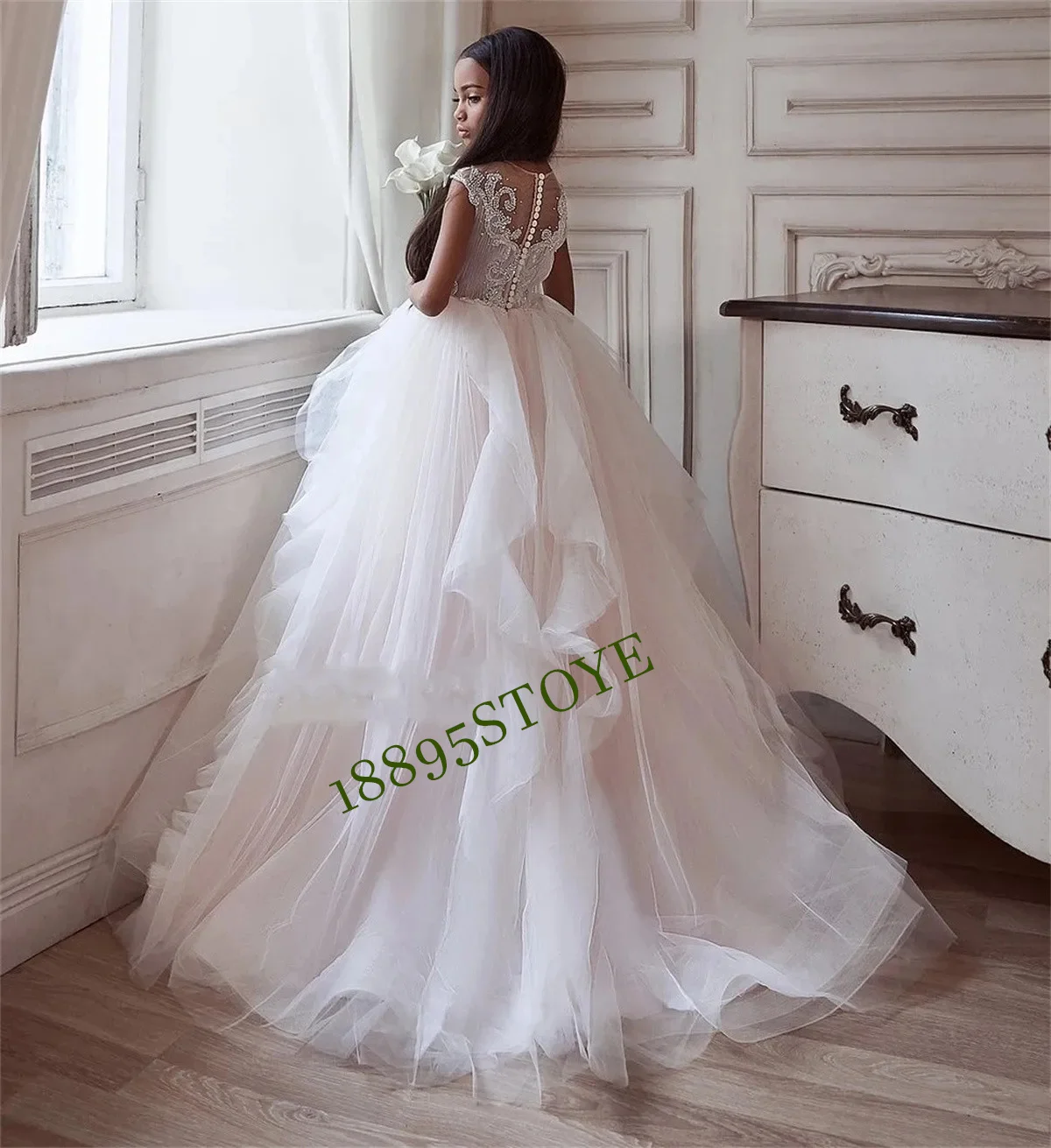 

Elegant Tulle Puffy Sleeveless Flower Girl Dress For Wedding Floor Length Kids Bridesmaid Birthday Celebration Eucharist Dresses