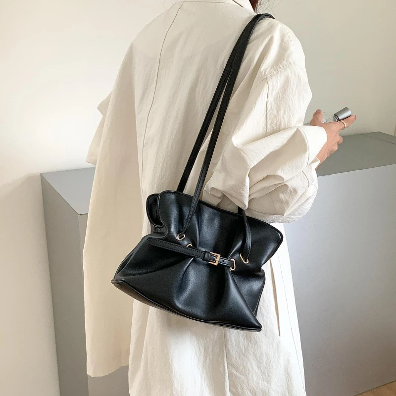 

Soft PU Leather Shoulder Bag Large Capacity Retro Purse for Women Korean Design Stylish Cloud Ruched Vintage Everyday Handbags