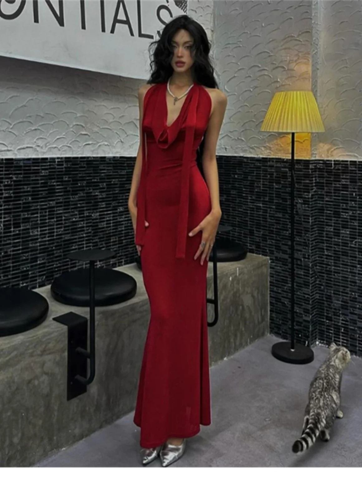 빨간색 섹시한 여성 우아한 독특한 PU 롱 드레스 홀터넥 스트랩리스 허리 조임 스트리트 스타일 하이웨이스트 가을 겨울 드레스