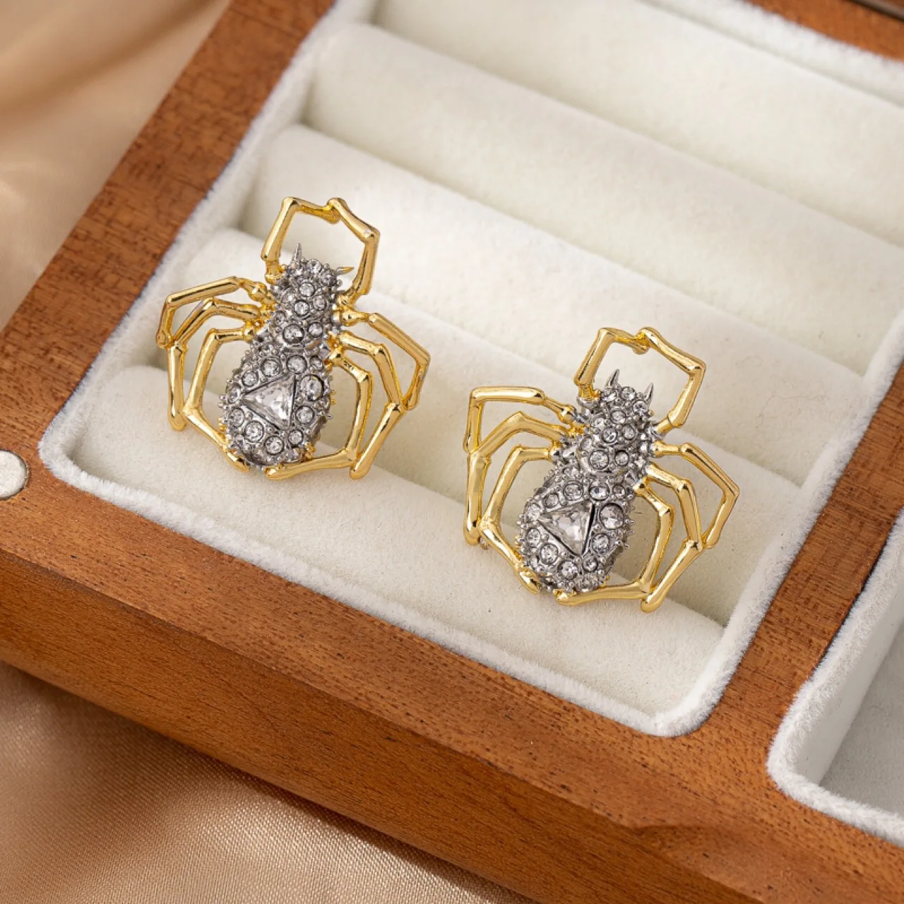 Guicai Original Design Copper Gold-plated Two-color Full Diamond Spider Series Stud Earrings