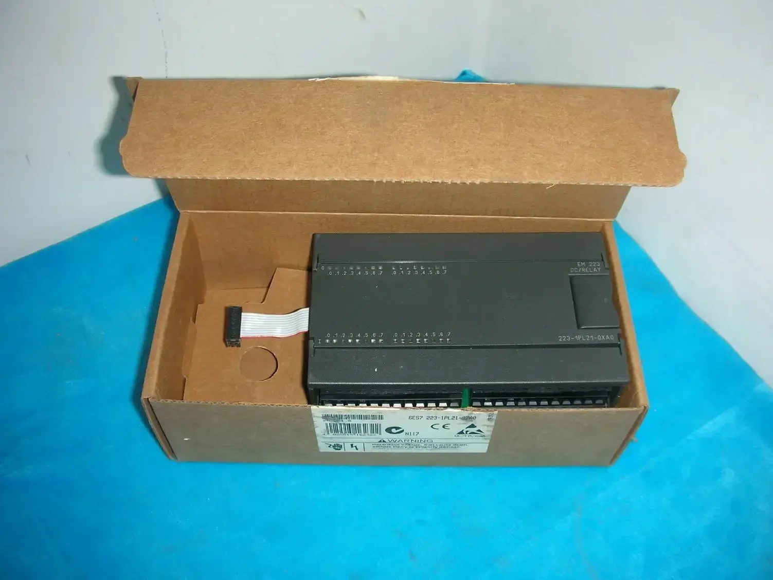 1 unidade nova SIEMENS 6ES7223-1PL21-0XA0 na caixa