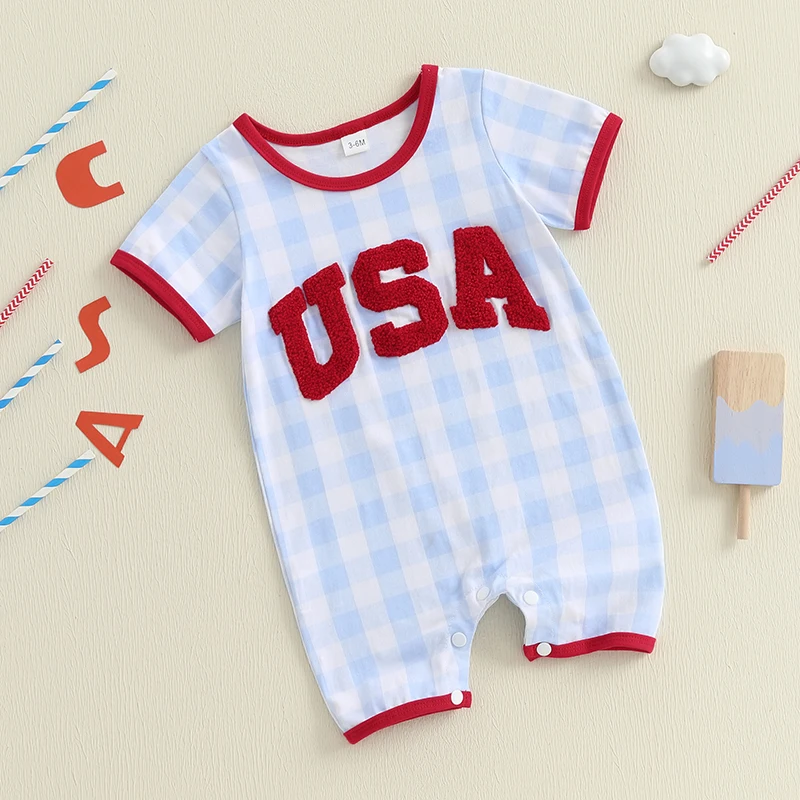 Kleinkind 4. Juli mit gestickten Initialen, kariertem Design und kurzen Ärmeln für patriotische Feiern