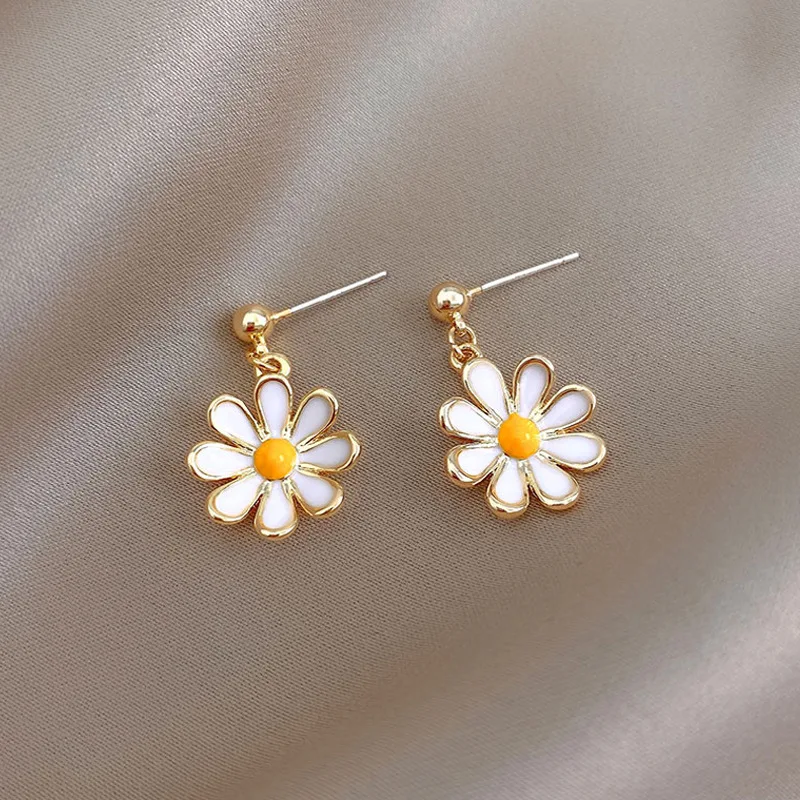 Delicacy Gold Color White Daisy Sunflower Drop Earring for Women Long Dangle Simple Everyday Holiday Gift Her Bridesmaid Jewelry