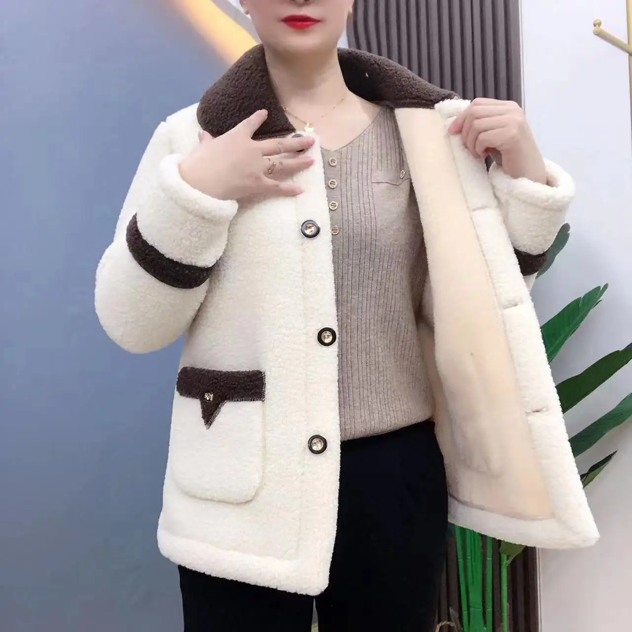 Middle Aged Mother\'s Winter Lamb Wool Coat New Plush Thicken Velvet Parkas Elderly Women\'s Faux Fur Lambhair Cotton Overcoat 5XL