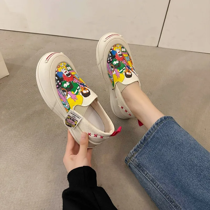 Large Size Graffiti Personality Canvas Shoes New Women 2024 Spring New Muffin Bottom Round Head Thick Sole Fashion Woman