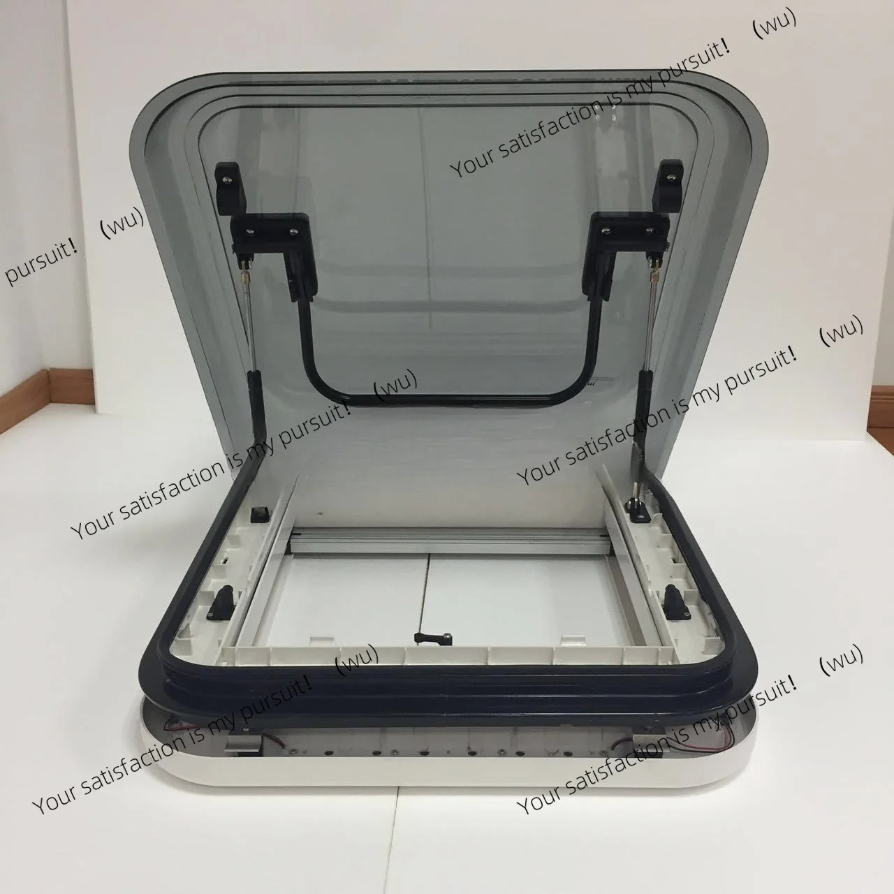RV, trailer, ventilated and daylit RV windows, aluminum alloy RV sunroof, LED lights with sunshade