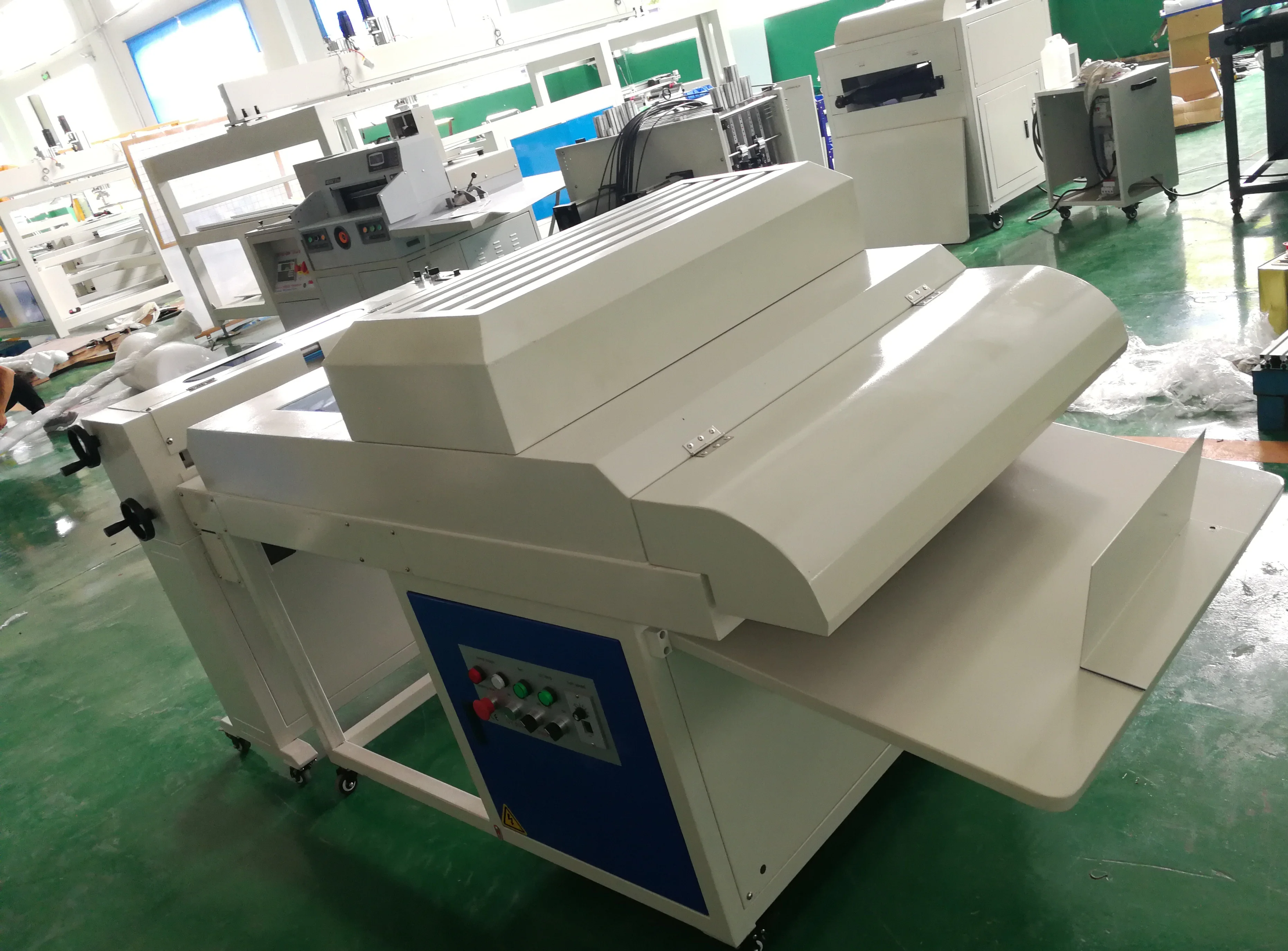 china  digital spot paper uv varnish coating machine