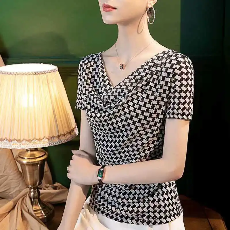 

Летний женский топ из блестящего шелка с открытыми плечами, приталенный, с классическим узором, с коротким рукавом, с вырезом-лодочкой