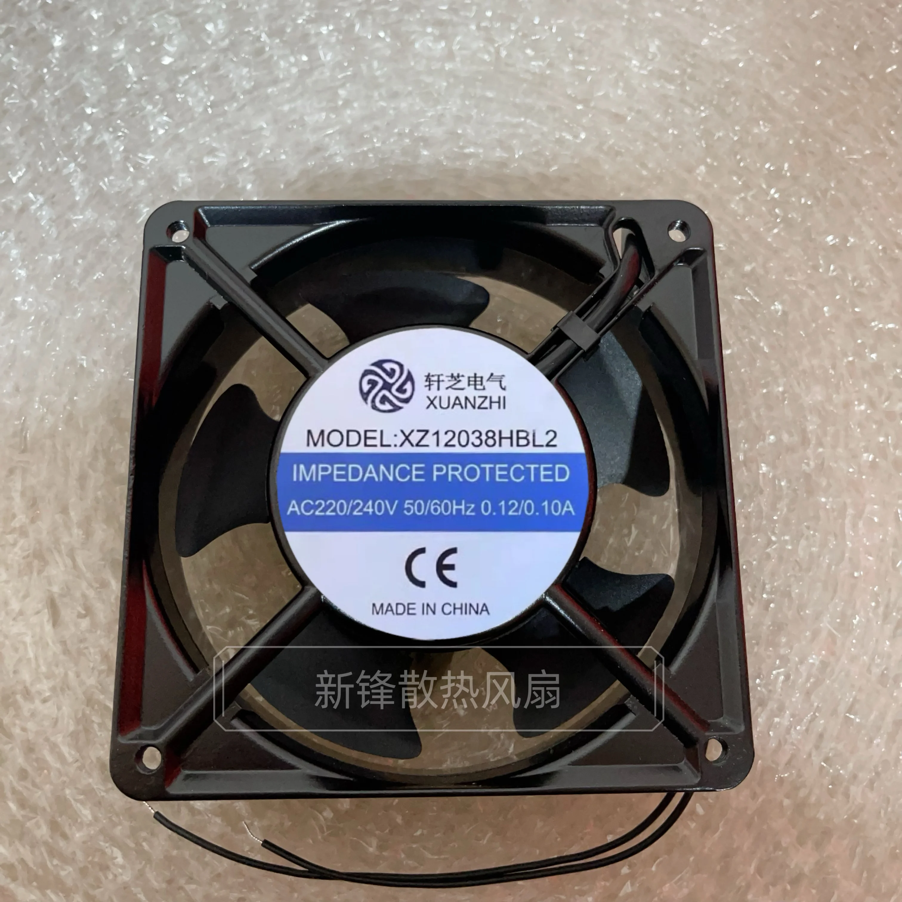 

XZ12038HBL2 AC 220/240 В 0,12/0,10 А 120x120x38 мм 2-проводной охлаждающий вентилятор для сервера