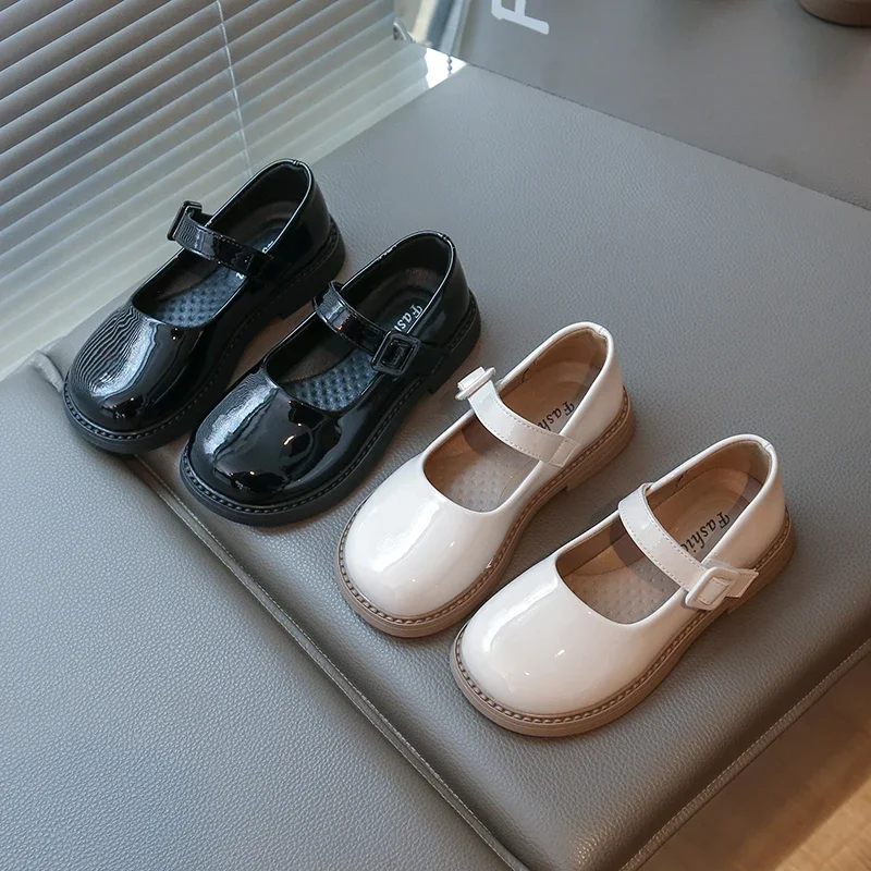 Girls Uniform Shoes Black Glossy Kids Flat Shoes Trendy for Students 2025 Autumn Children Leather Shoes Soft Bottom Round Toes