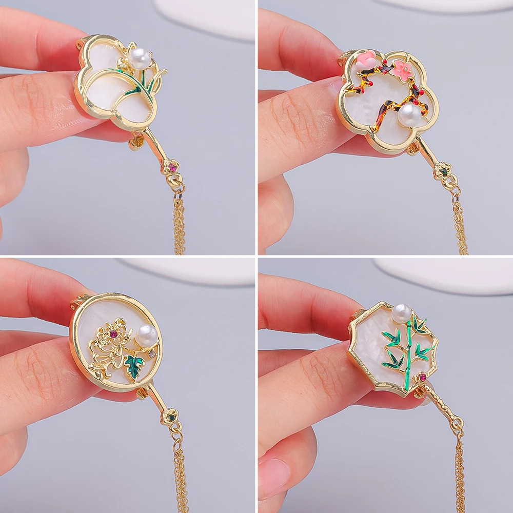 Designer Enamel Pins Chinese Floral Bamboo Fan Pearl Tassel Brooches Retro Cheongsam Women Dress Suit Pin Elegant Jewelry gift