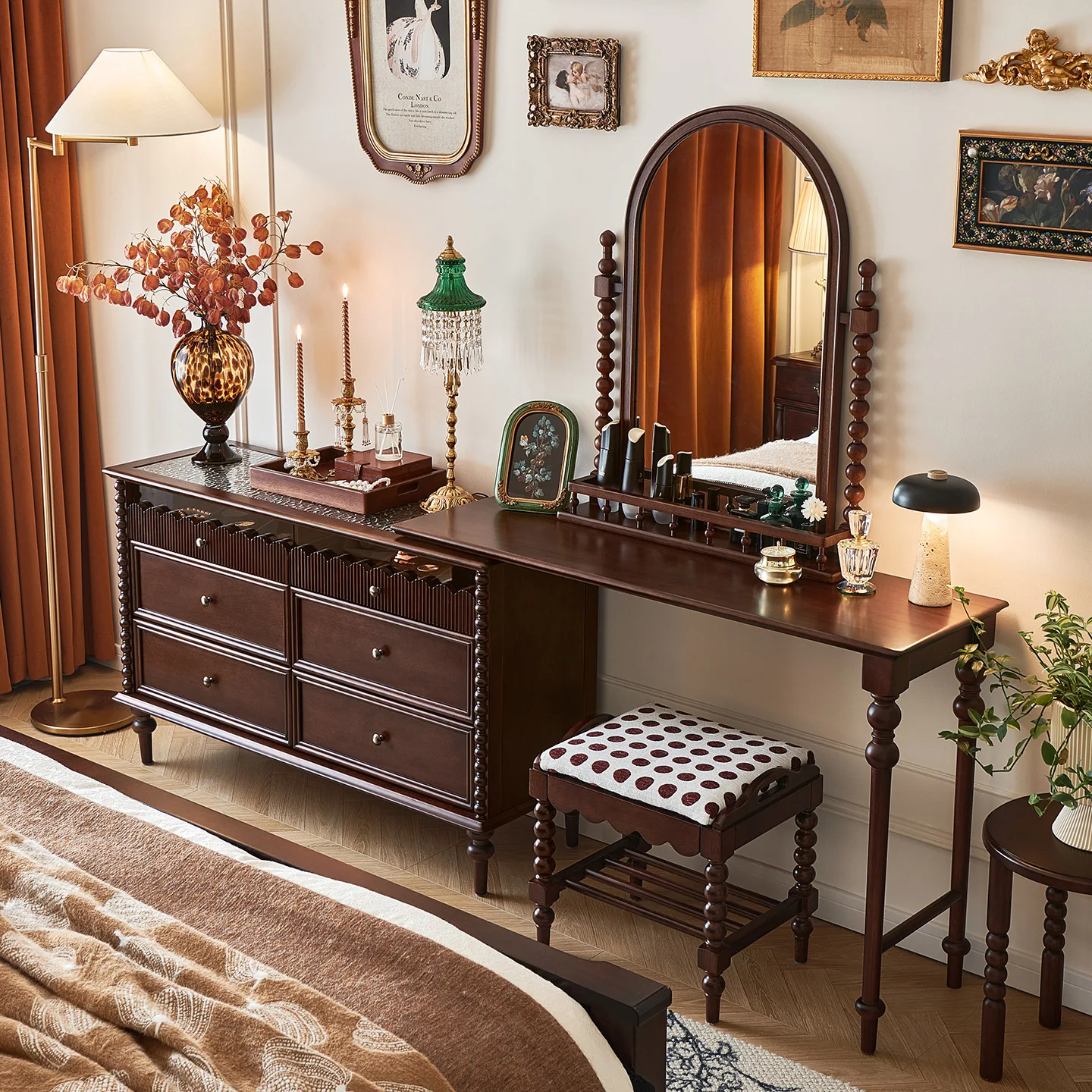 Solid wood household cosmetic cabinet, dresser, petal six-chest cabinet, rotatable angle, all solid wood storage
