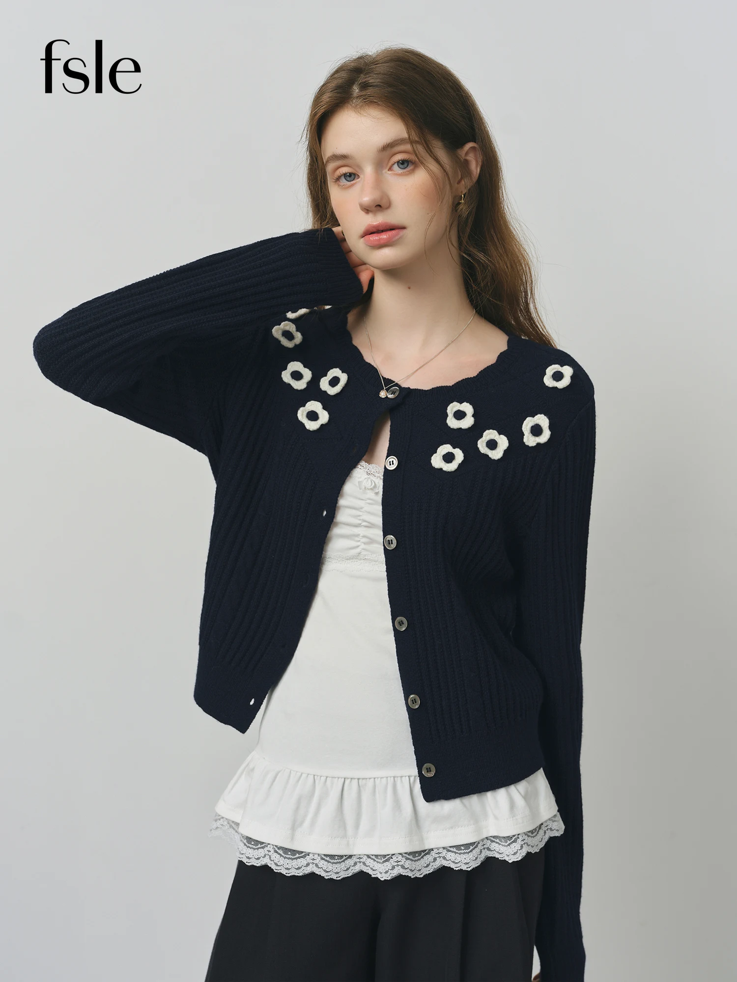 

FSLE Autumn 2025 Women's Korean Sweet Color Block Cardigan - Floral Detail Round Neck Open Front Casual Knit Top with Loose Fit