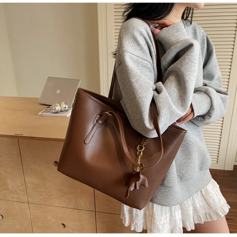 

Fashionable Commuter Bag For Ladies With Laptop Compartment For Work And School Travel Needs