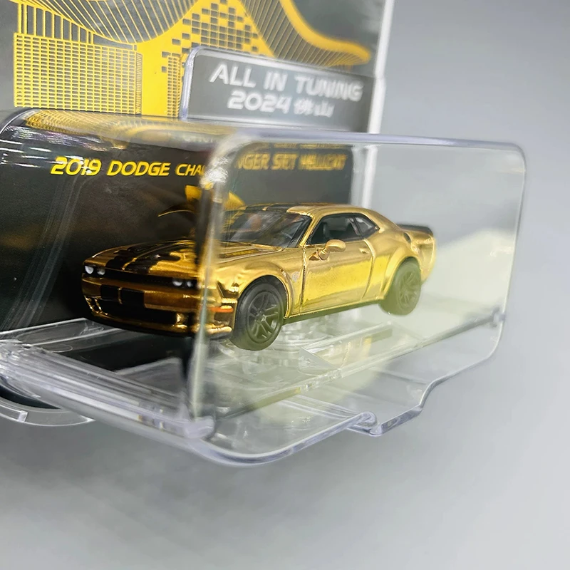 GreenLight 1:64 Scale Challenger SRT Hellcat Alloy Simulation Car Model Classics Adult Souvenir Gift Static Display