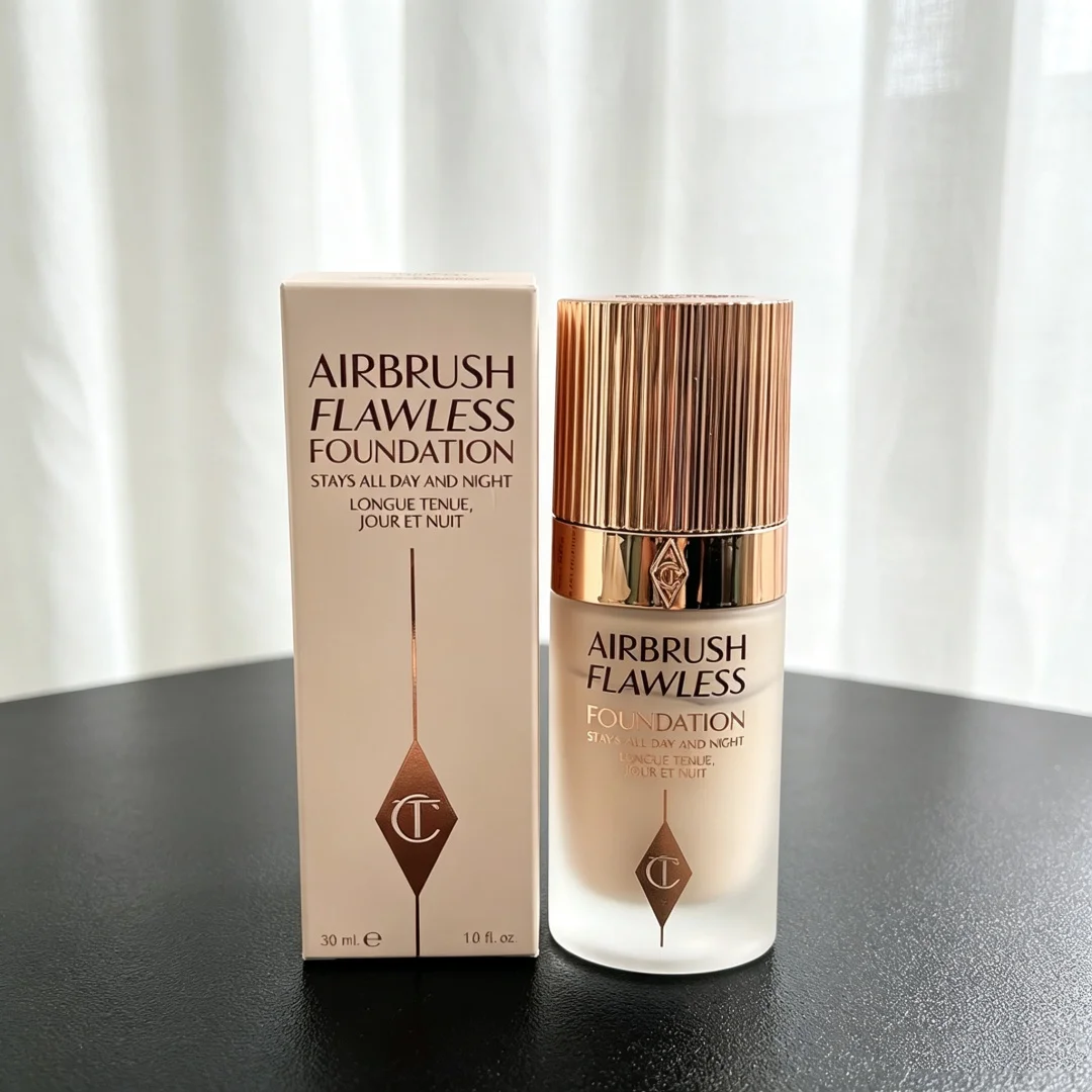 Charlotte Tilbury Liquid Foundation Liquid Setting Spray Seidiger, langanhaltender Concealer, feuchtigkeitsspendendes, konturverstärkendes Gesichts-Make-up