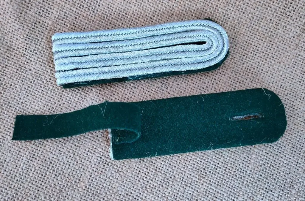 WWII German Elite ( 2nd Lieutenant ) SHOULDER BOARDS EMBROIDERED SILVER BULLION Reenactment