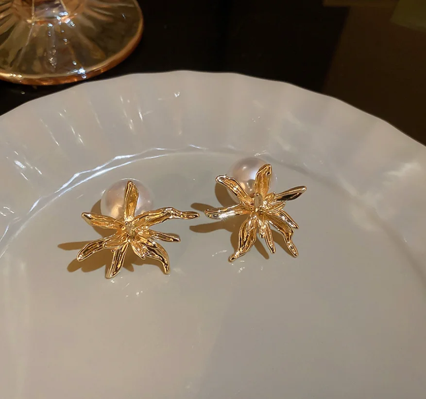 2022 new trend S925 silver needle alloy Pearl Flower retro simple Earrings for women Fashion Jewelry