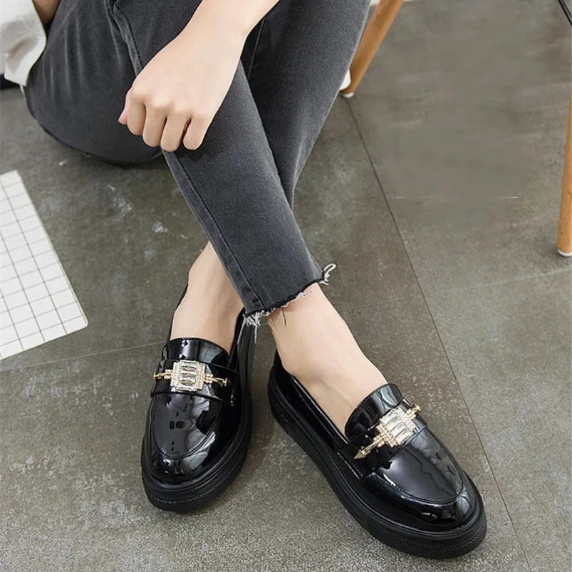 

2022, размеры 33–43, женские лоферы на плоской платформе, модные оксфорды с кристаллами, женские повседневные туфли из лакированной кожи