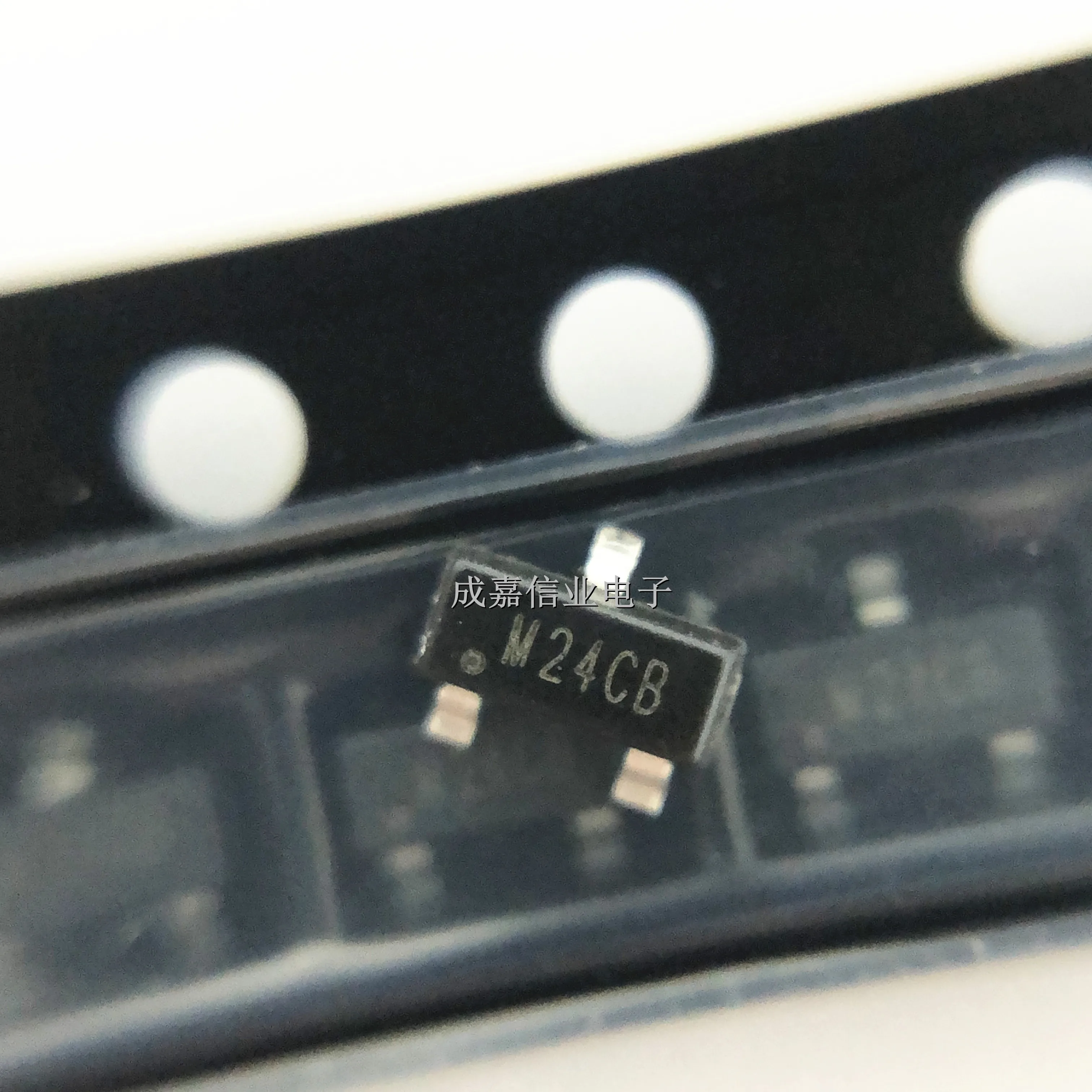 10 pz/lotto SM24CANB-02HTG SOT-23-3 MARCATURA; Diodi di protezione ESD M24/diodi TVS 500 W 24 V Temperatura di funzionamento: - 40 C-+ 125 C