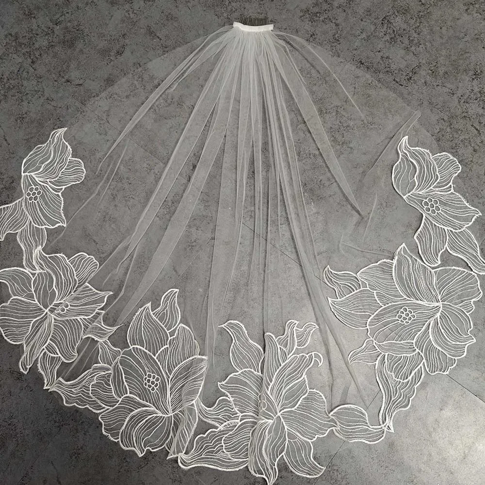 

Elegant short lace wedding veil, 1 meter, bridal veil with comb, ivory veil, wedding accessory, individually designed