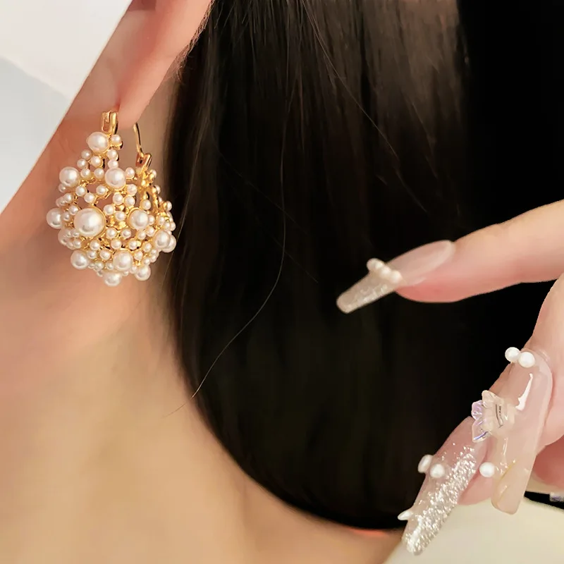 Irregular Metal Pearl Earrings European And American Style Personalized Fashion Stud Earrings Ladies Girls Travel Accessories