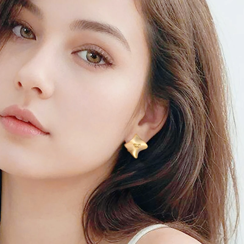 

French Retro Square Pleated Ear Clips, Light Luxury, High-end Fashion and Niche Design Creative Earrings for Women