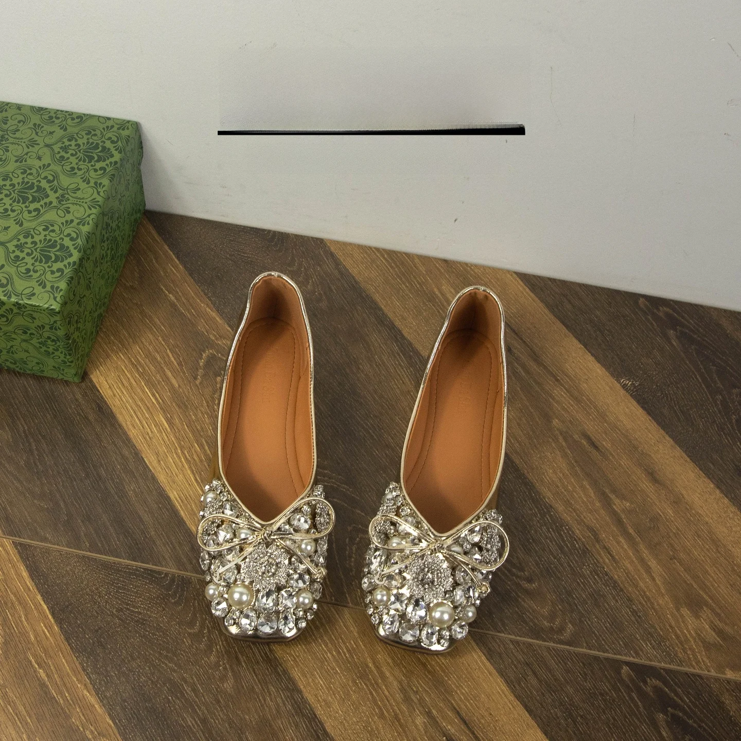 chaussures-plates-pour-femmes-grandes-tailles-41-a-43-style-ballerine-a-bout-carre-pour-mariage-avec-diamants-pour-pieds-larges-et-plats