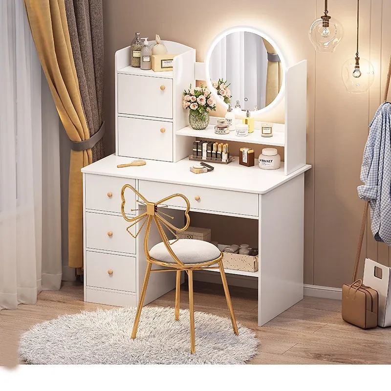 

The bedroom is simple and modern, with a small makeup cabinet and a small apartment makeup table.