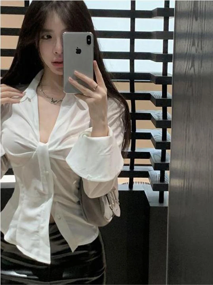 Automne plis chemises Sexy femmes blanc manches évasées Chic coupe ajustée bouton Blouse mode française esthétique décontracté femme nouveaux hauts